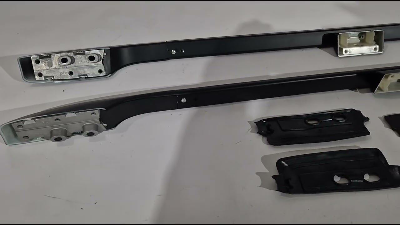 Toyota Land Cruiser 200 2007–2021 Strešné pozdĺžne nosiče – originálny dizajn Premium Black (hliník) Video 12