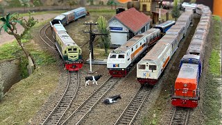 Download lagu A long train hit two cows crossing the tracks - Miniature Train Toy mp3