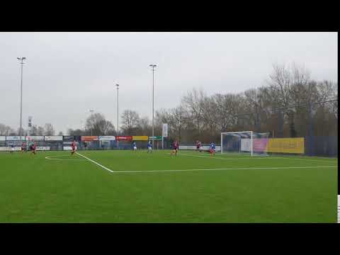 Uit tegen Woezik. Doelpunt Kane