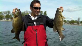 preview picture of video 'Trophy Smallmouth Bass Fishing in Black River Bay New York'
