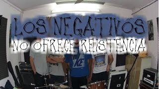 Los negativos - "No ofrece resistencia"