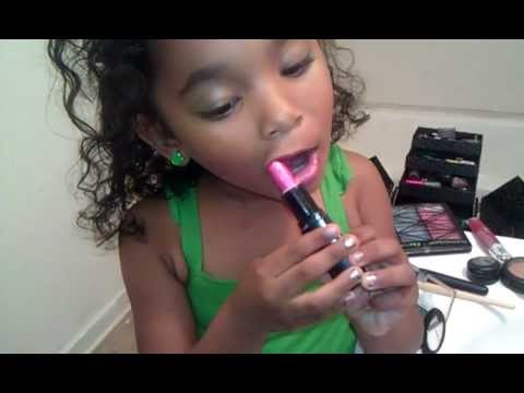 3yr old Makiya Does Her Makeup |Stefani Royal | Weekly Vlog | Chit Chat|Try on| daughters| cute|