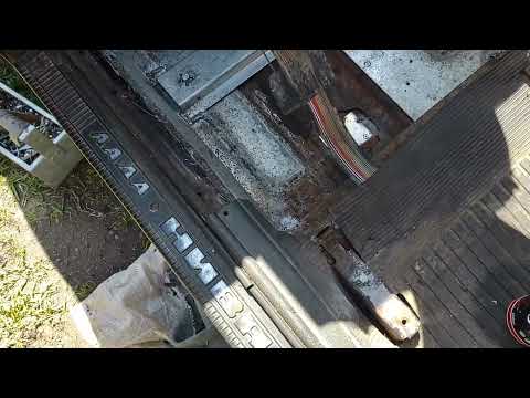 Ремонт авто.Как можно залатать днище на ниве.Гибрид сварка и заклепки восстановление днища солона.