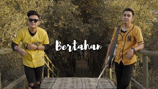 Download lagu Bertahan - Five Minutes (Cover by Andre Restra ft. Sigit AOP) mp3