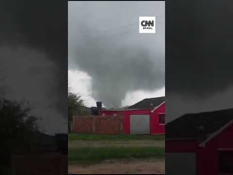 Grande tornado gerado por passagem de ciclone bomba atinge o Rio Grande do Sul