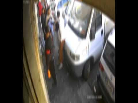 Livorno: Rissa in Piazza dei Mille