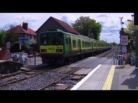 Sandymount Railway Crossing - Dart Train number 8633