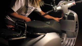 Two Ways to Unlatch the Seat - Vespa GTS GT GTV | MicBergsma