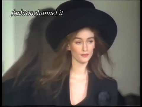 "Chloè" Autumn Winter 1988 1989 Paris 2 of 2 pret a porter woman by FashionChannel