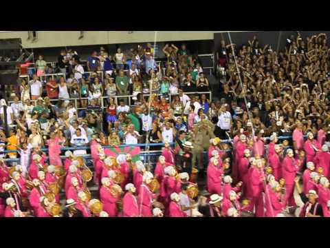 Bateria encerrando o desfile do Salgueiro - 2016