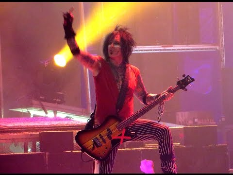 Motley Crue - Don't Go Away Mad (Just Go Away) Live on The Final Tour 10/22/14 Greensboro NC