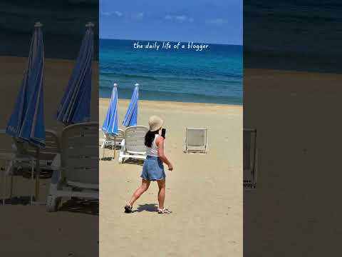 햇살 가득한 바다,그리고 부드러운 바람에 머리카락이 흩날리는 오후. 작은 움직임조차도 기록하고 싶은 이 순간이, 바로 나만의 블로그의시간 #일상기록 #블로그의시간 #여름감성