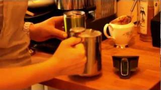 preview picture of video 'How to spill from CONTIGO Autoseal Mug'