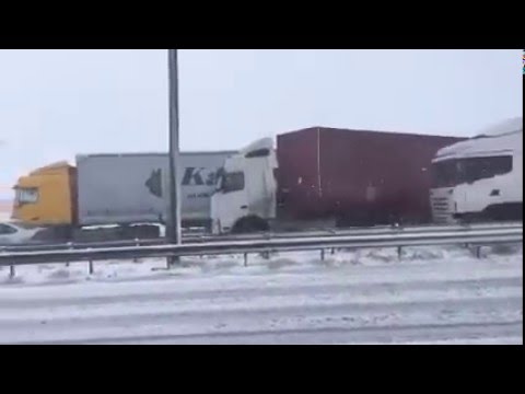 Karambol na śliskiej autostradzie - lodowisko na drodze ! Zima 2016