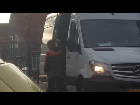 PostNL gooit met pakketten