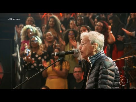 Caetano Veloso canta "Muito Romântico" no Altas Horas