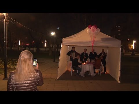 Ljubavno iznenadjenje na trgu