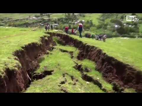 Perù, mistero sulle Ande: si apre una voragine lunga due chilometri