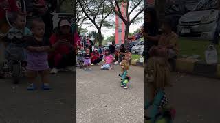 Download lagu Boneka tali bikin adek penasaran dengan joget goyang dombret nya 😆😅 mp3 Download lagu Boneka tali bikin adek penasaran dengan joget goyang dombret nya 😆😅 mp3