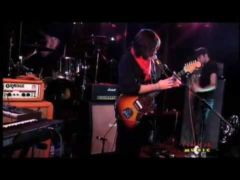 Villa Vina- Release The Hounds- Live on Fearless Music