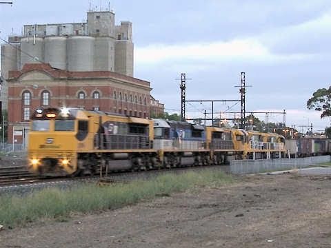 Five locomotives, 22000Hp! QRN service 3BM7 with delivery run of new locomotives - PoathTV