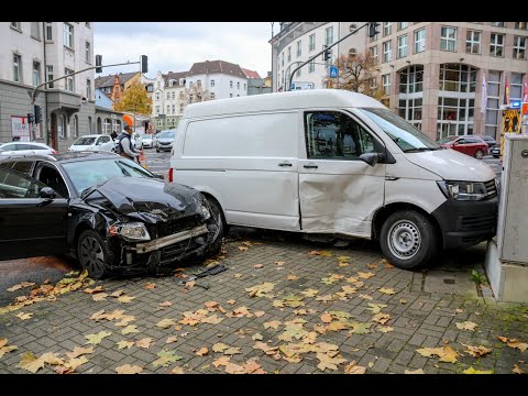 Unfall in Fuldaer Dalbergstraße - Audi und VW-Transporter kollidiert