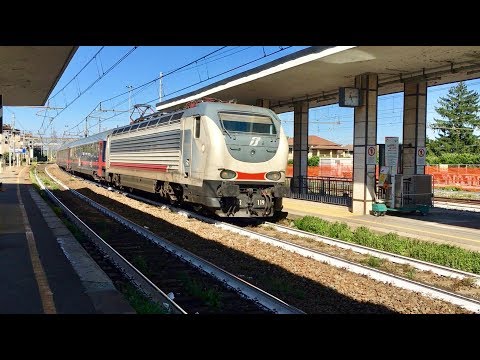 Transito nella stazione di Santhià del treno ICN 35904 “Reggio Calabria C.le - Torino P.N.”