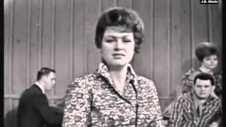 Patsy Cline - Leavin On Your Mind