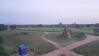 preview picture of video 'Myanmar Bagan waiting for the sunrise #traveler'