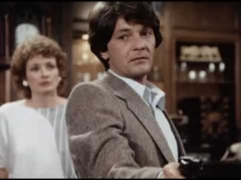 Catfight in Hart to Hart - Villainess and Heroine struggle for the gun