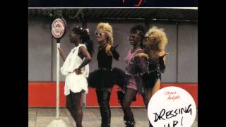 STREET ANGELS - dressing up !