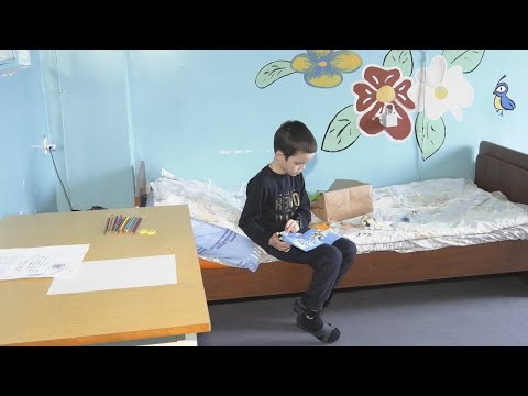 Медыкі аказалі дапамогу хлопчыку з Украіны видео