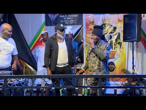 Super Beagle Call Up Reggie Stepper And This Happened @ Rub A Dub Thursday | Live Performance