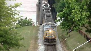 preview picture of video 'Train crossing the Mississippi River in Vicksburg, MS'