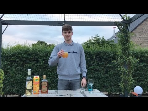 Limburgia's Apérotime! - Amaretto Fizz & Amaretto Sour