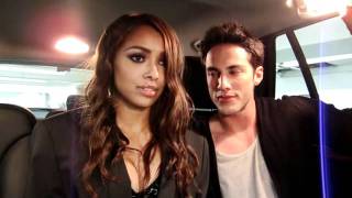 Michael Trevino et Katerina Graham remercient les fans pour leurs Teen Choice Awards