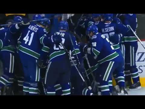 Alexandre Burrows OT goal Vancouver vs Chicago (round 1 game 7) (April 26, 2011)