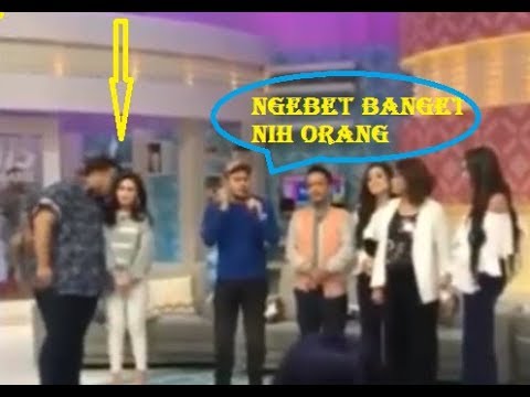 Detik2 Ivan Gunawan mencium Ayu Ting Ting ketangkap kamera