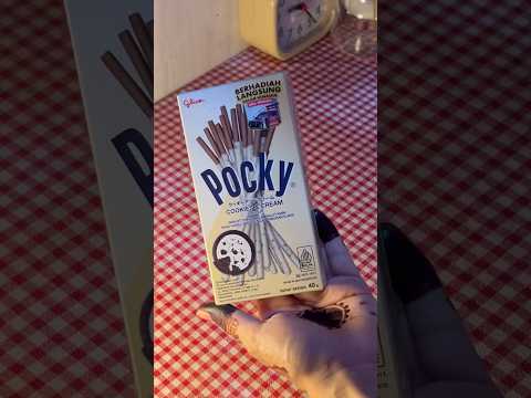 Romanticising Junkfood 🎀 #pockysticks #oreo #asmr #junkfood #unboxing #satisfying #snacks