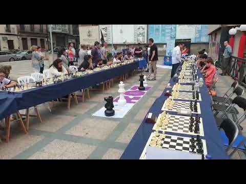 Partidas de ajedrez simultáneas con Iván Salgado