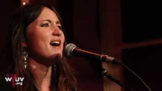 KT Tunstall - "Black Horse and the Cherry Tree + Seven Nation Army" (Live - WFUV at The Living Room)