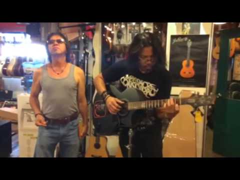 Che Sara - Chilling with friend Kenneth Khong