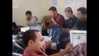 preview picture of video 'Pelatihan Pembuatan Koran Desa #1, oleh: Kusuma Prabawa (Taman Martani, Kalasan, Sleman)'