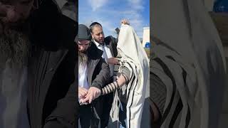 נס מטורף בעיר החטאים! (הרב דוד פריוף) - התמונה מוצגת ישירות מתוך אתר האינטרנט יוטיוב. זכויות היוצרים בתמונה שייכות ליוצרה. קישור קרדיט למקור התוכן נמצא בתוך דף הסרטון נס מטורף בעיר החטאים! (הרב דוד פריוף) - התמונה מוצגת ישירות מתוך אתר האינטרנט יוטיוב. זכויות היוצרים בתמונה שייכות ליוצרה. קישור קרדיט למקור התוכן נמצא בתוך דף הסרטון