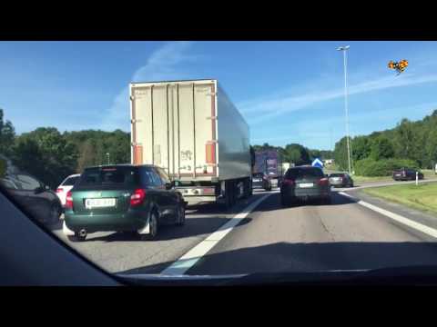 Husvagnsekipage välte på E4:an