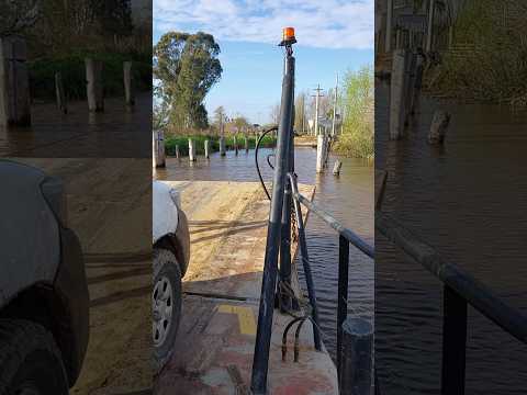 La balsa de Villa Paranacito