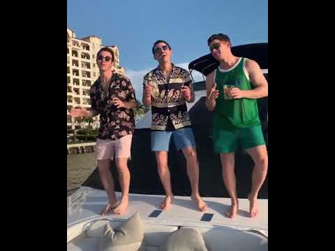 download lagu mp3 mp4 Jonas Brothers Dancing To Kacey Musgraves, download lagu Jonas Brothers Dancing To Kacey Musgraves gratis, unduh video klip Jonas Brothers Dancing To Kacey Musgraves