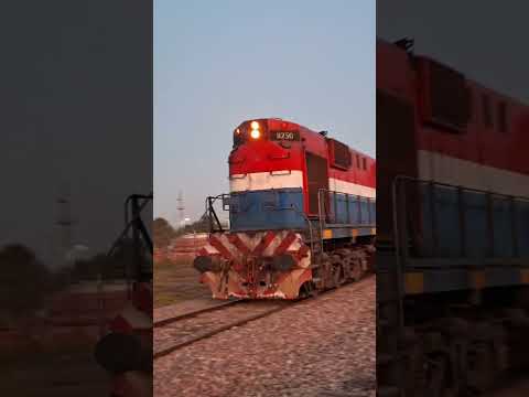 #parati #locomotive #locomotora #railfan #trenesargentinoscargas #alcorsd16 #rsd16 #shorts #viral
