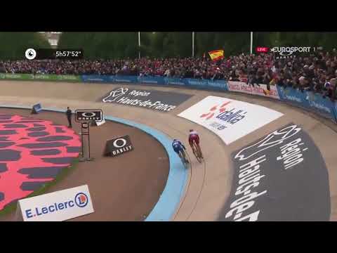 Paris-Roubaix 2019 Finish Politt and Gilbert