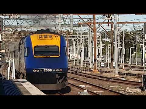 NSW Xpt leaving Campbelltown Station